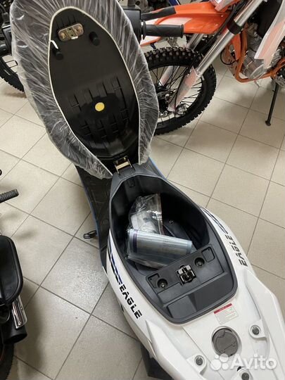 Скутер Regulmoto eagle 50 (LJ80QT-3L) колёса R12
