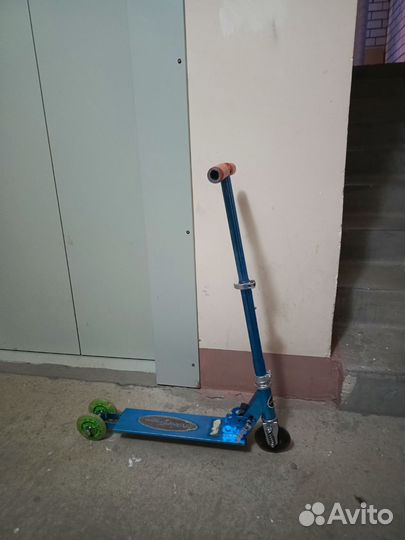 Самокат трехколесный со светящимися колесами