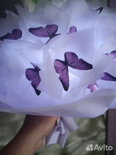 Светящийся букет из бабочек