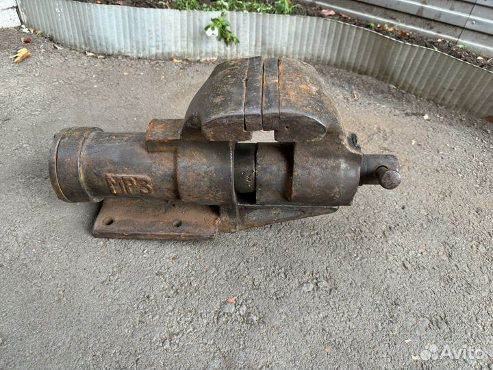 Тиски СССР большие