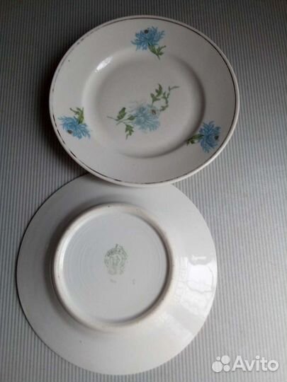 Тарелки десертные разные