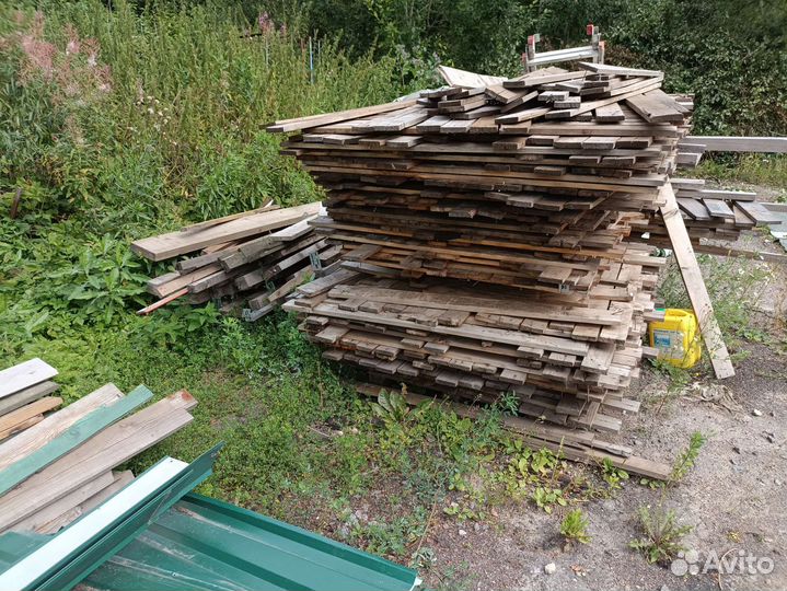 Доски, брус (возможно на дрова) бесплатно