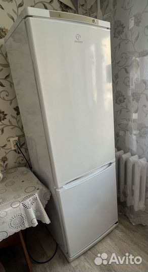 Холодильник indesit