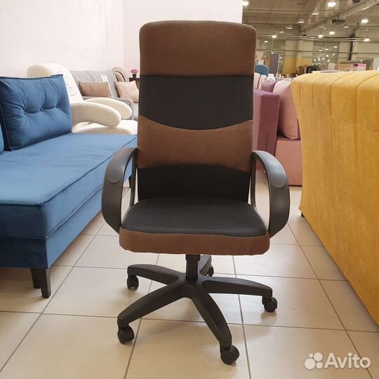 Офисное кресло 
