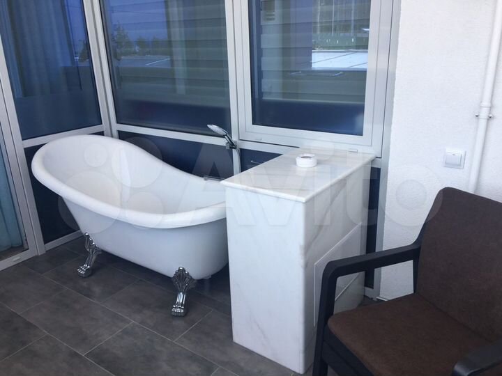 Апартаменты-студия, 42 м², 2/10 эт.