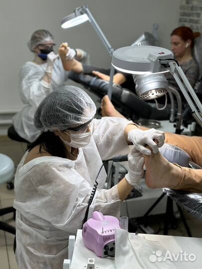 Инструктор по маникюру и педикюру