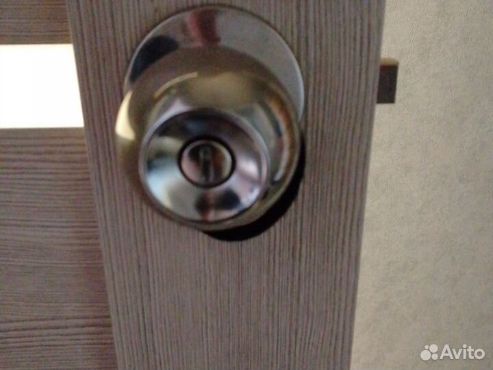 Дверная ручка с замком