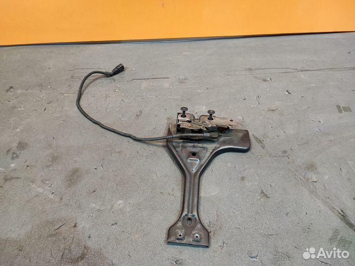 Замок капота Volkswagen Tiguan 5N1