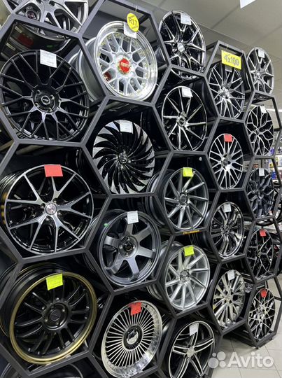 Литой диск R17 7.5 ET32 4*100 d60.1