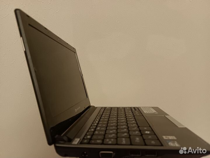 Прадаётся нетбук Packard bell