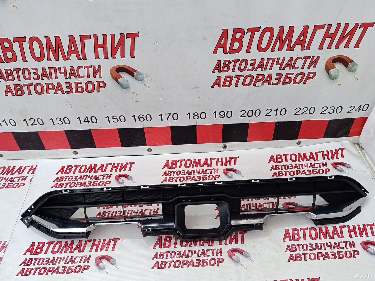 Решетка переднего бампера нижняя Хавал Ф7х