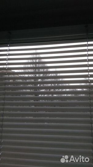 Жалюзи пласт. белые.новые ширина 50 см;