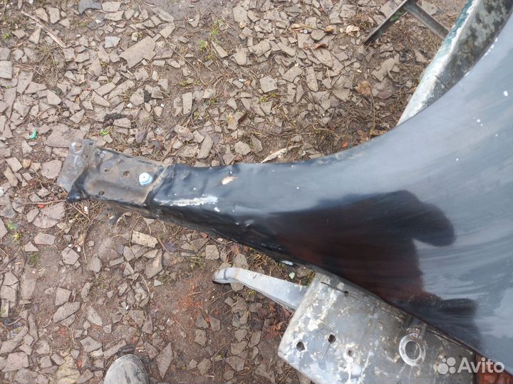 Крыло левое дастер