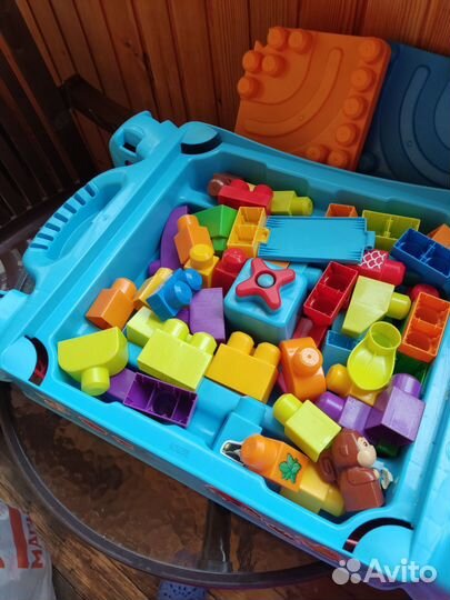 Конструктор Mega Bloks со столом для констр-я