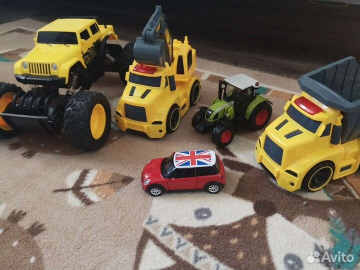 Игрушки пакетом машинки