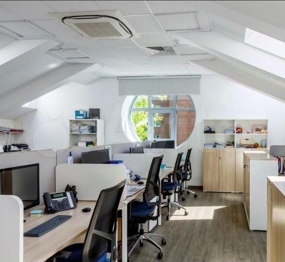 Представительский особняк с мансардой, современный