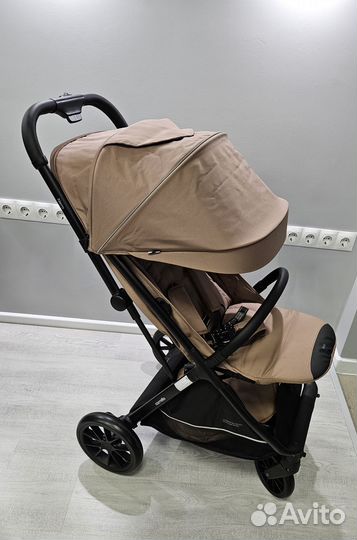 Прогулочная коляска Carrello Nero c автоскладывани