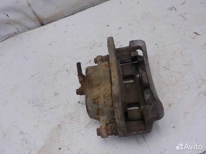 Суппорт Hyundai Trajet передний правый