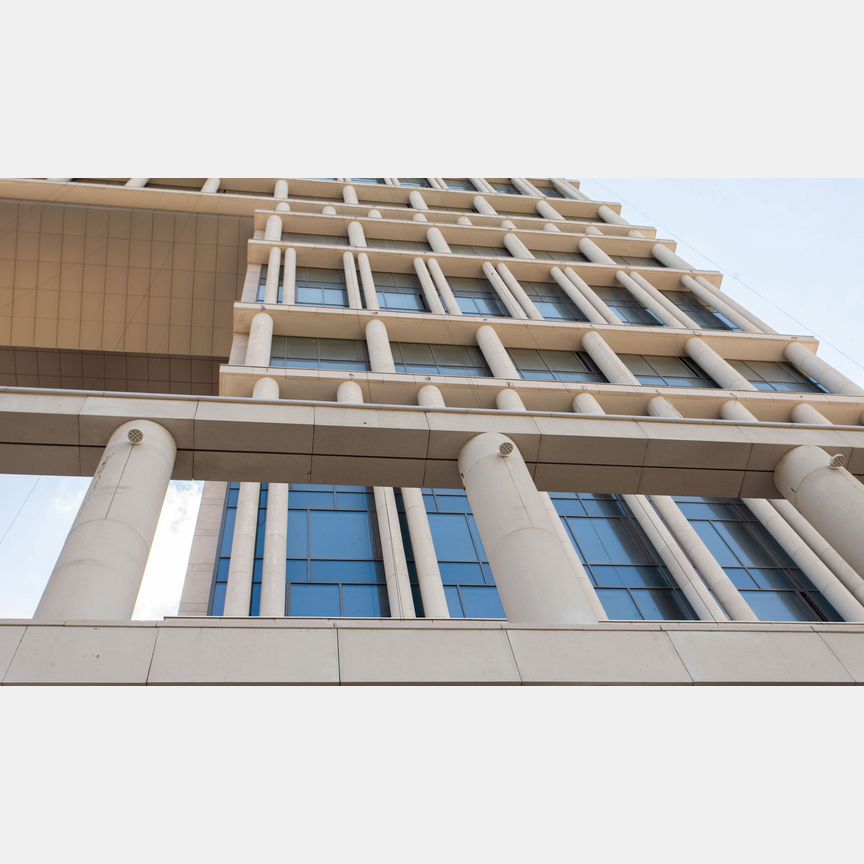 2-к. квартира, 99 м², 18/23 эт.