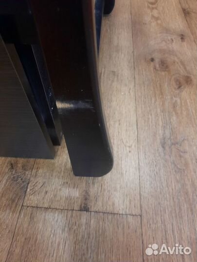 Детская кроватка с маятником