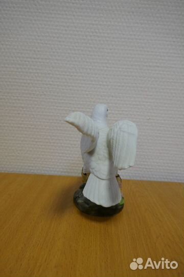 Фарфоровая статуэтка Голубь. Бисквит. 13см