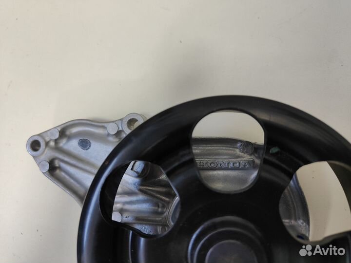 Насос системы охлаждения honda 19200RFE003