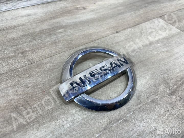 Эмблема задняя Nissan Qashqai J11