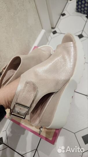 Босоножки новые