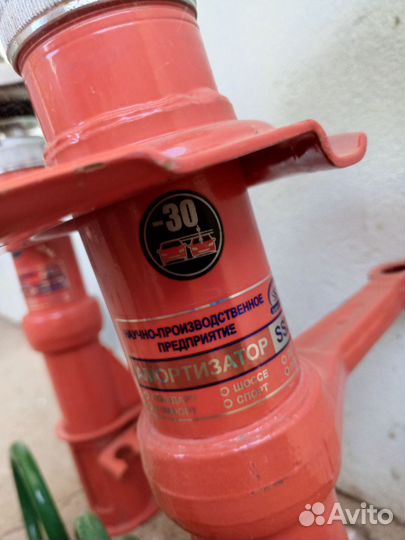 Стойки передние ваз