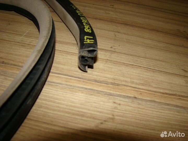 Уплотнитель проема левый задний Toyota land crui