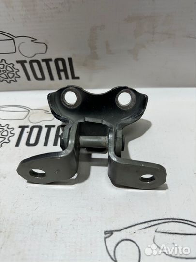 Петля двери нижняя передняя правая Toyota Corolla