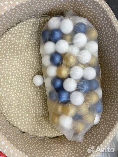 Сухой бассейн с шариками