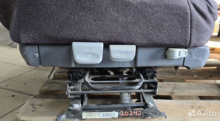 Сиденье водительское USA б/у 20244