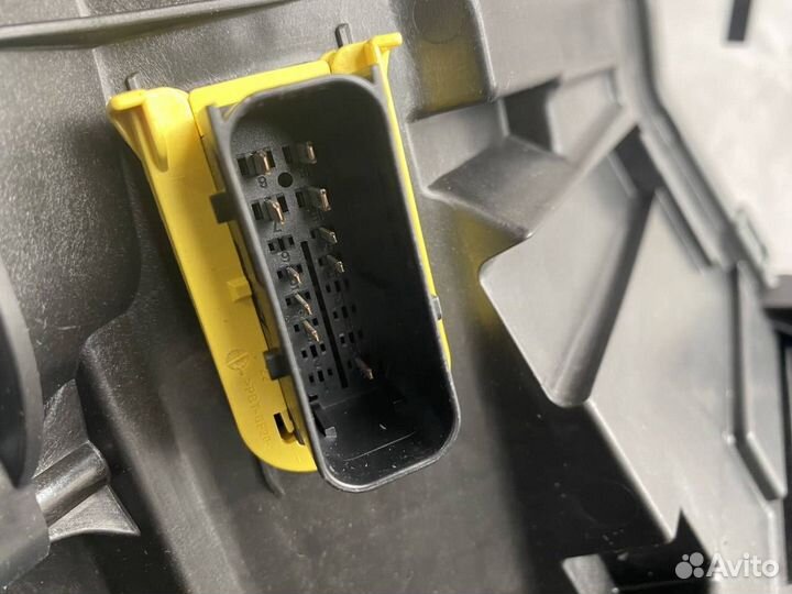 Фара левая Volvo FMX 24056494