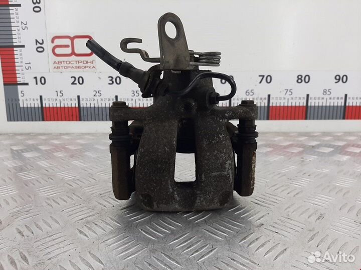 Суппорт задний правый Volkswagen Touran 2004