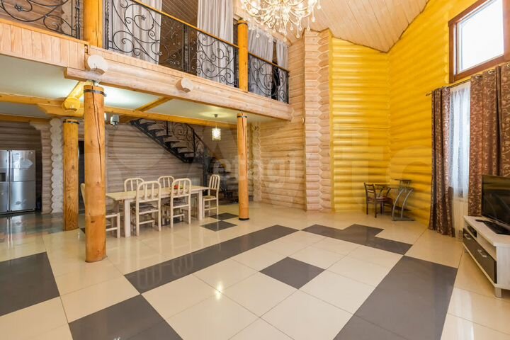 Коттедж 255 м² на участке 18 сот.