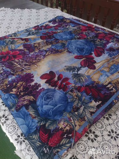 Красивый нежный платок