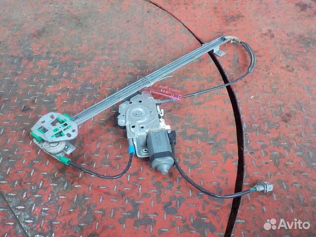 Стеклоподъемник правый Mercedes-Benz Axor Atego