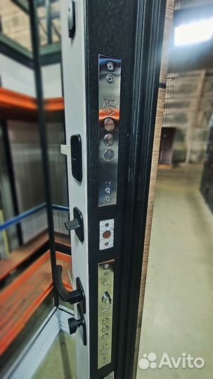 Дверь входная металлическая с зеркалом люксор