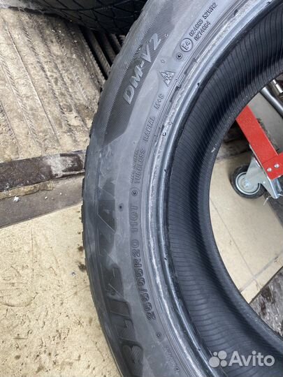 Bridgestone Blizzak DM-V2 255/55 R20