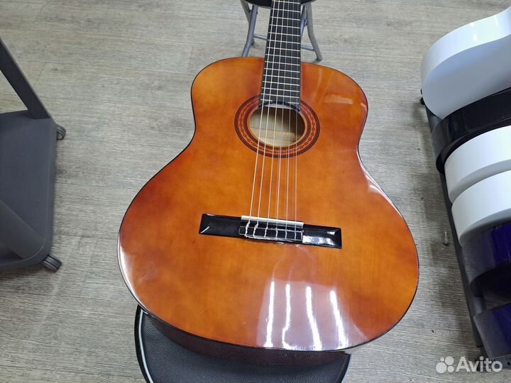 Гитара классическая с нейлоновыми струнами