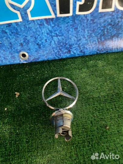 Значок на капот Mercedes-Benz E-Class W211 272.964