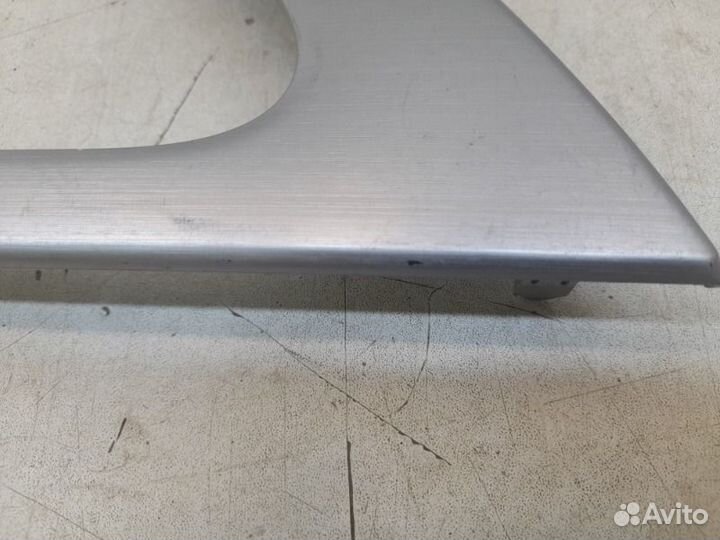 Накладка обшивки двери передняя правая Toyota Land