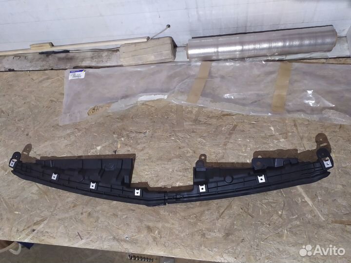 Кронштейн решетки радиатора Renault Koleos (HY)