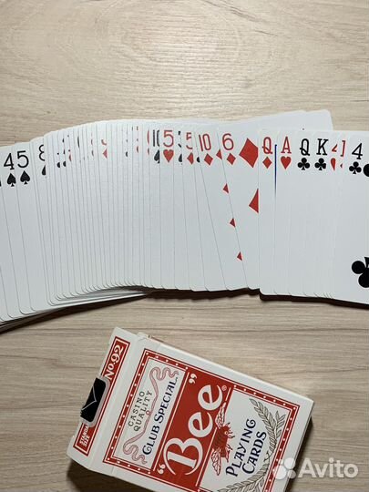 Игральные карты Bee красные