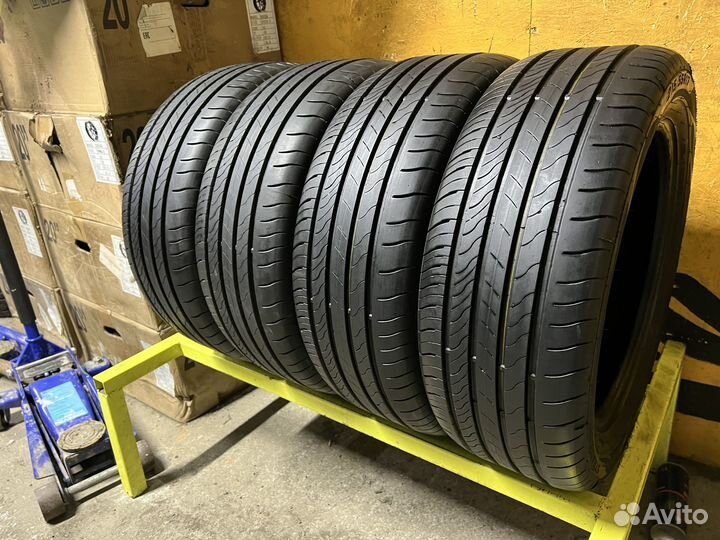 Viatti Strada 2 (V-134) 215/55 R17