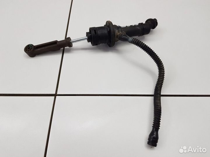 Цилиндр сцепления главный