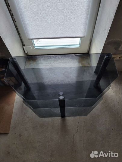 Стеклянная тумба под тв