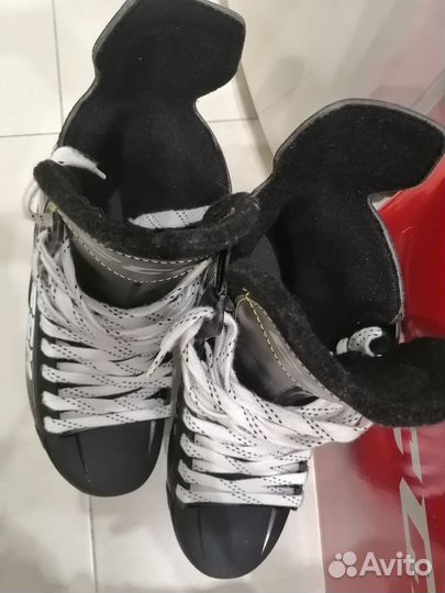 Хоккейные коньки CCM