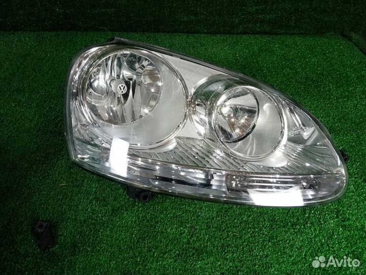 Фара передняя правая Volkswagen Jetta 5 BLG (1.4)